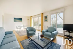 Apartment at Saint-Cloud (92210)