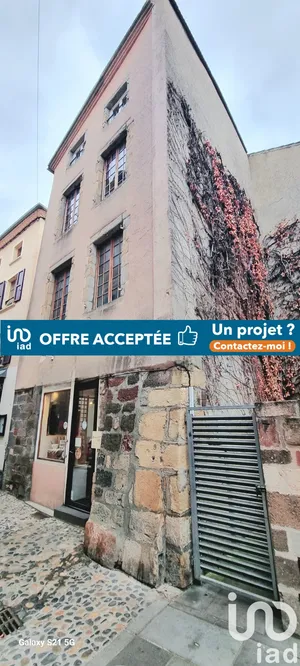 Building at Brioude (43100)