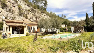 Maison traditionnelle à Solliès-Toucas (83210)