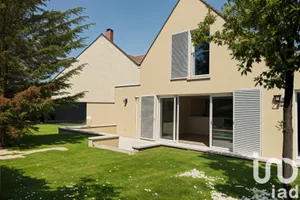 House at Noisy-le-Roi (78590)