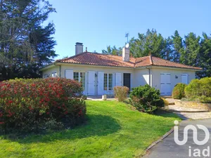 Park home at Yzernay (49360)