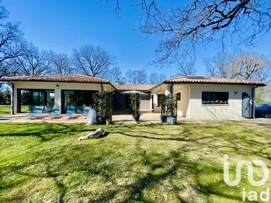 Architectural house at Larra (31330)