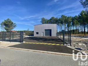 Building at Landiras (33720)