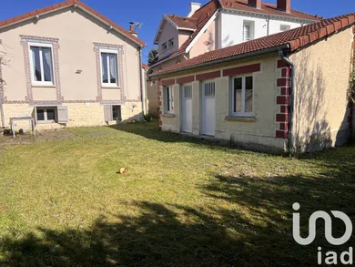 House at Troyes (10000)