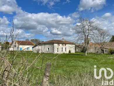 House at Réaux sur Trèfle (17500)