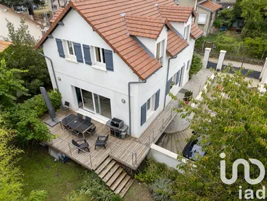 Maison à Le Mesnil-le-Roi (78600)