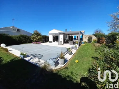 Traditional house at Dolus-d'Oléron (17550)