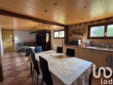 Village house at Unienville (10140)