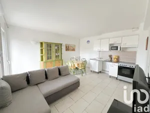 Appartement à six four les plages  (83140)