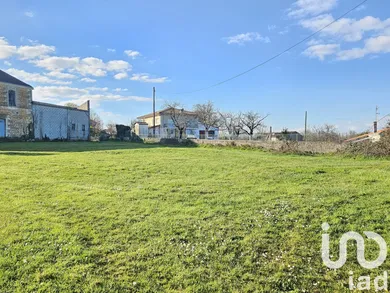 Building plot at Pons (17800)