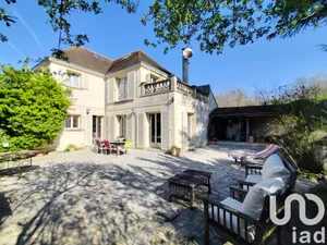 Traditional house at Écouen (95440)