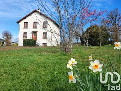 Maison à Ladinhac (15120)