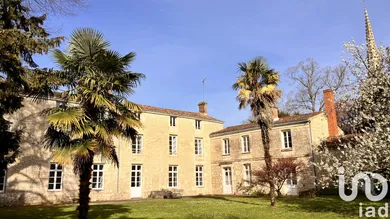 Mansion at Luçon (85400)