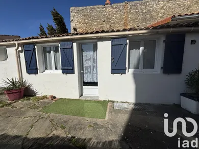 Building at Rochefort (17300)