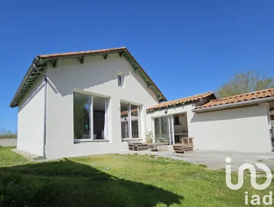 Traditional house at Saint-Yzan-de-Soudiac (33920)