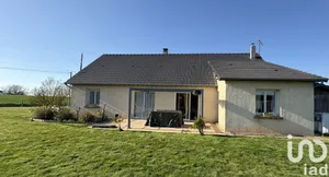 Traditional house at Combon (27170)