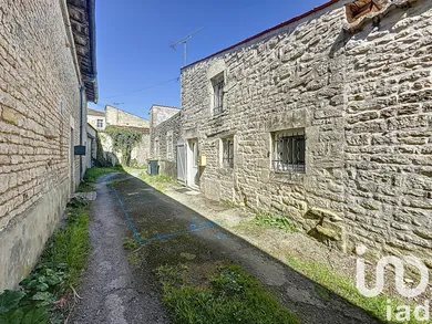 House at Beauvoir-sur-Niort (79360)