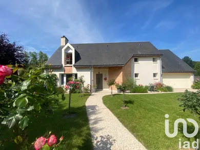 Architectural house at Luynes (37230)