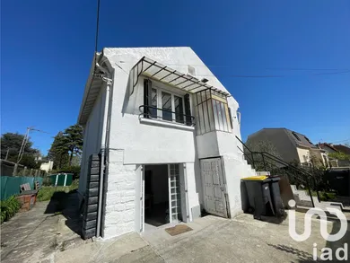 Traditional house at Orsay (91400)