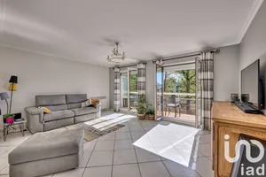 Duplex at Le Plessis-Trévise (94420)