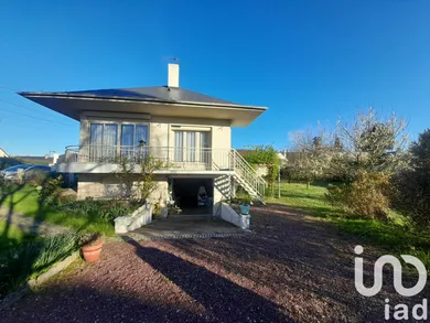 House at Vernantes (49390)