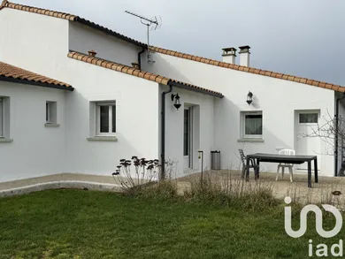 Maison à Saint-Hilaire-la-Palud (79210)