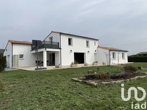 Maison à Saint-Hilaire-la-Palud (79210)