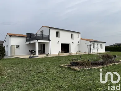 Maison à Saint-Hilaire-la-Palud (79210)