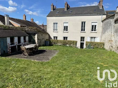 Building at Nemours (77140)