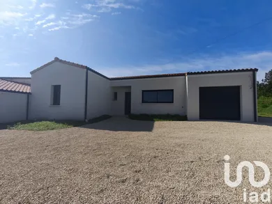 Traditional house at Saint-Maxire (79410)