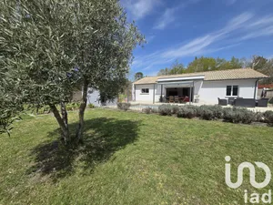 House at Salles (33770)