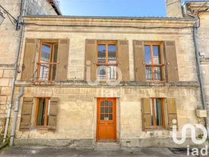 Maison à Bourg (33710)