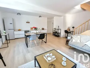 Apartment at Saint-Laurent-de-Chamousset (69930)