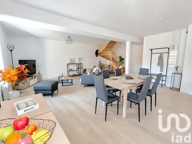 Duplex at Saint-Laurent-de-Chamousset (69930)