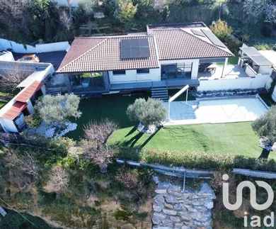 Architectural house in Corneilhan (34490)