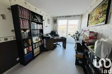 Appartement à Savigny-le-Temple (77176) — 6/8