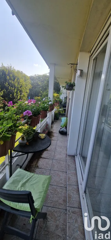 Appartement à Savigny-le-Temple (77176) — 5/8