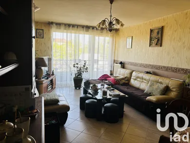 Appartement à Savigny-le-Temple (77176) — 3/8