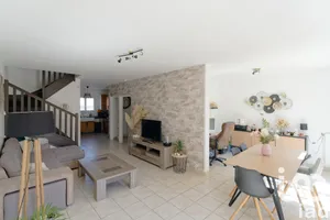 House at Nandy (77176)