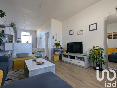 Townhouse in Thouars (79100)
