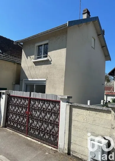 Maison de ville à Saint-Julien-les-Villas (10800)