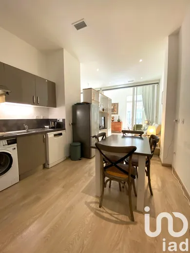 Apartment at Marseille (13002) — 3/6