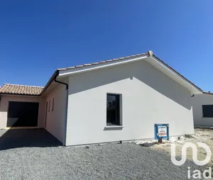 House at Marsas (33620)