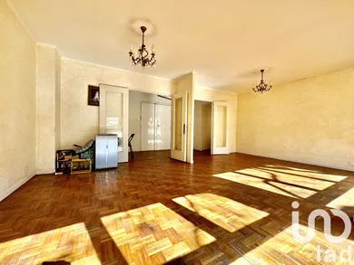 Apartment in Paris (75015)