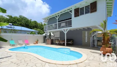 Apartment at Sainte-Anne (97180)