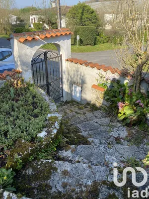 House at Saint-Laurent-de-Cognac (16100)
