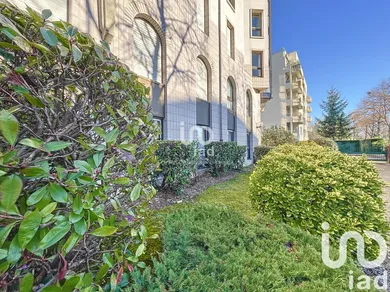 Apartment at Puteaux (92800)
