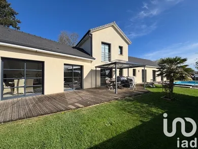 Architectural house at Bosroumois (27670)