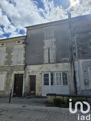 Immeuble à Rouillac (16170)
