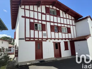 Building at Bonloc (64240)